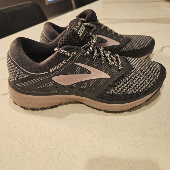 BROOKS REVEL WOMEN RUNNING - Picture 1 of 6